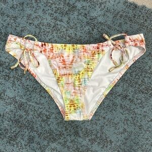 Victoria’s Secret Malibu White Rainbow Print Bikini Bottoms Swimsuit. Sz L